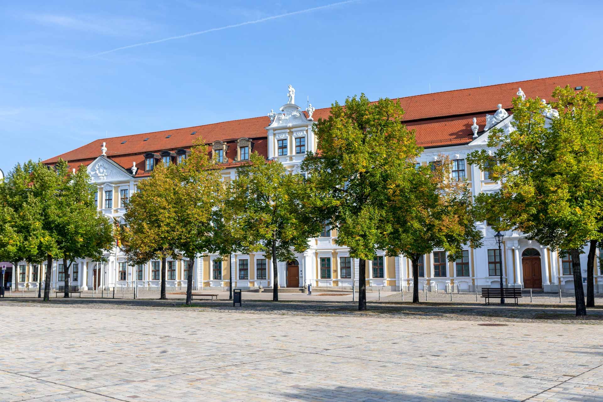 Landtag Sachsen-Anhalts am Domplatz von Magdeburg