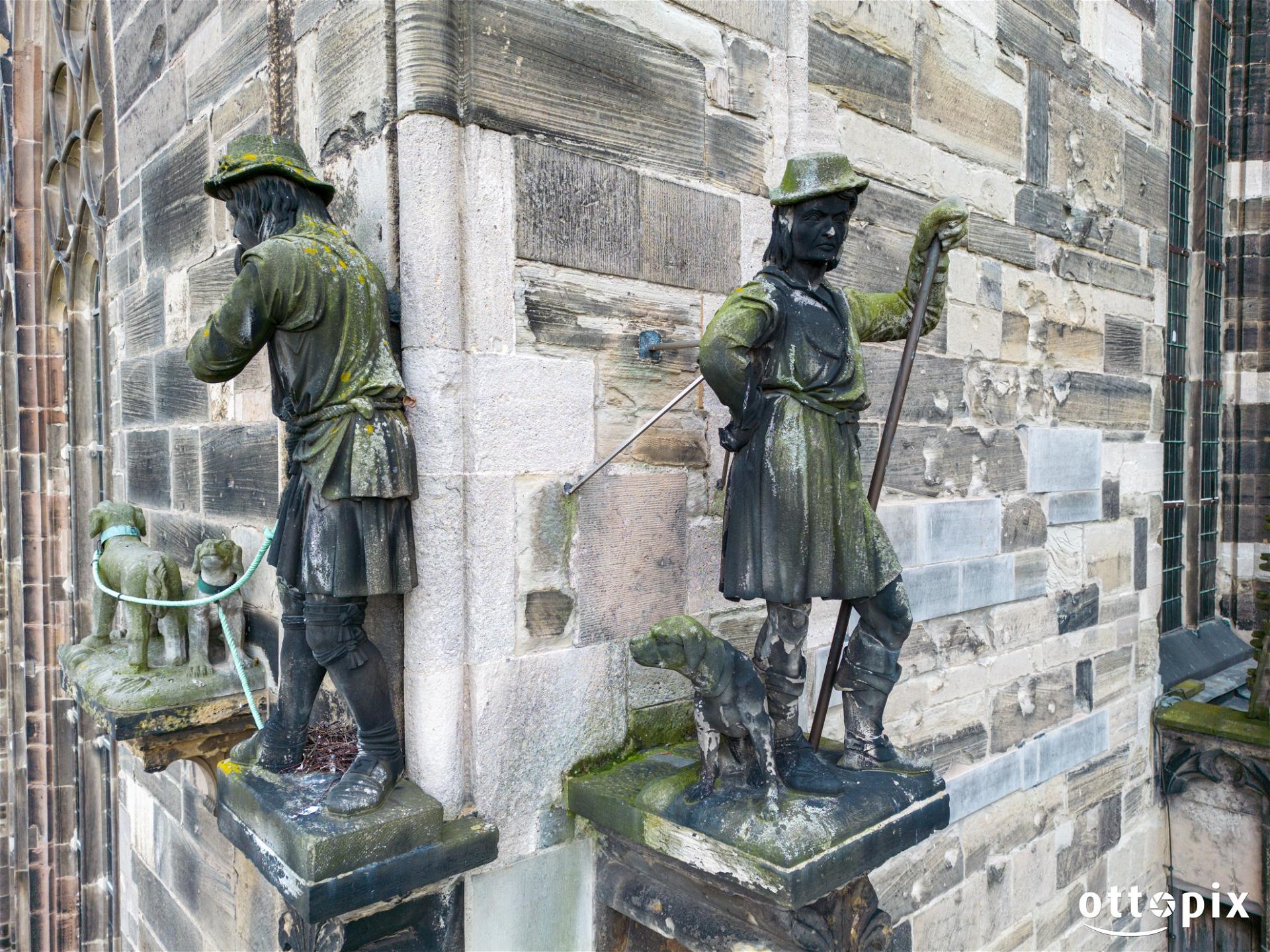 Skulpturen an der Nordfassade des Doms